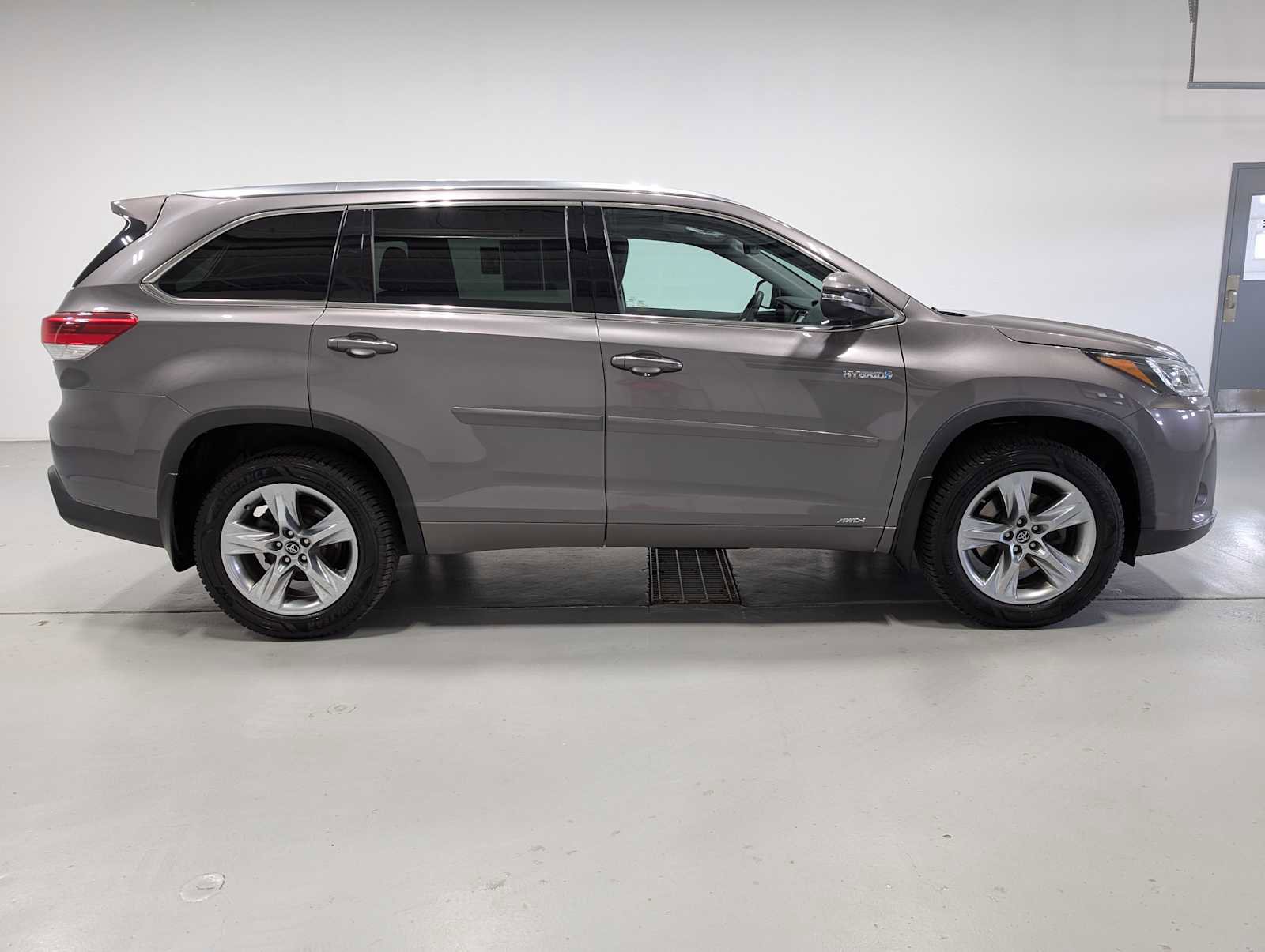 Used 2019 Toyota Highlander Limited image 4