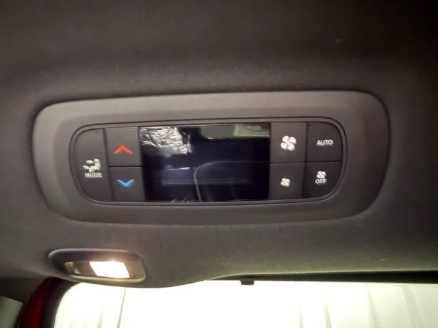 Used 2025 Chrysler Pacifica Limited image 25