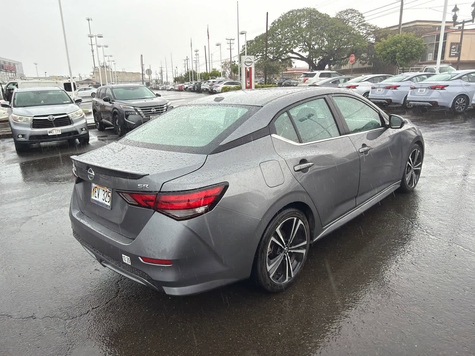 Used 2022 Nissan Sentra SR w/ SR Premium Package FWD image 3