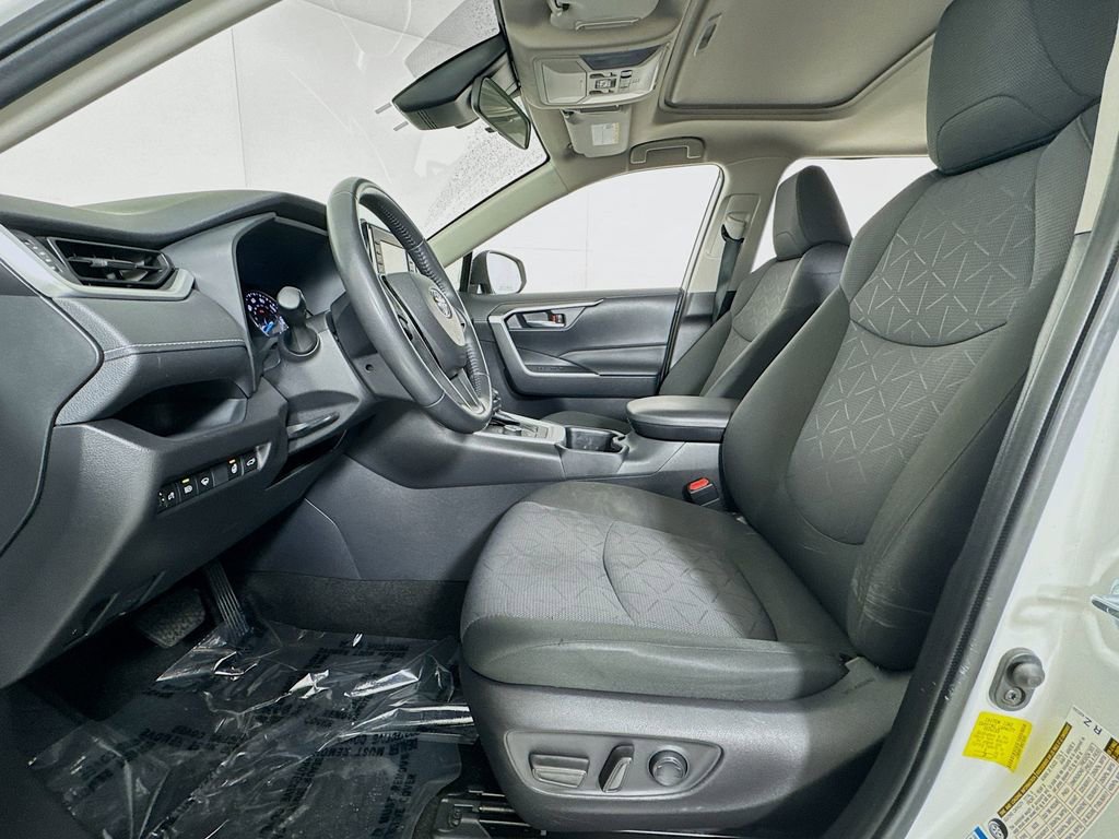 Used 2022 Toyota RAV4 XLE w/ Convenience Package image 10