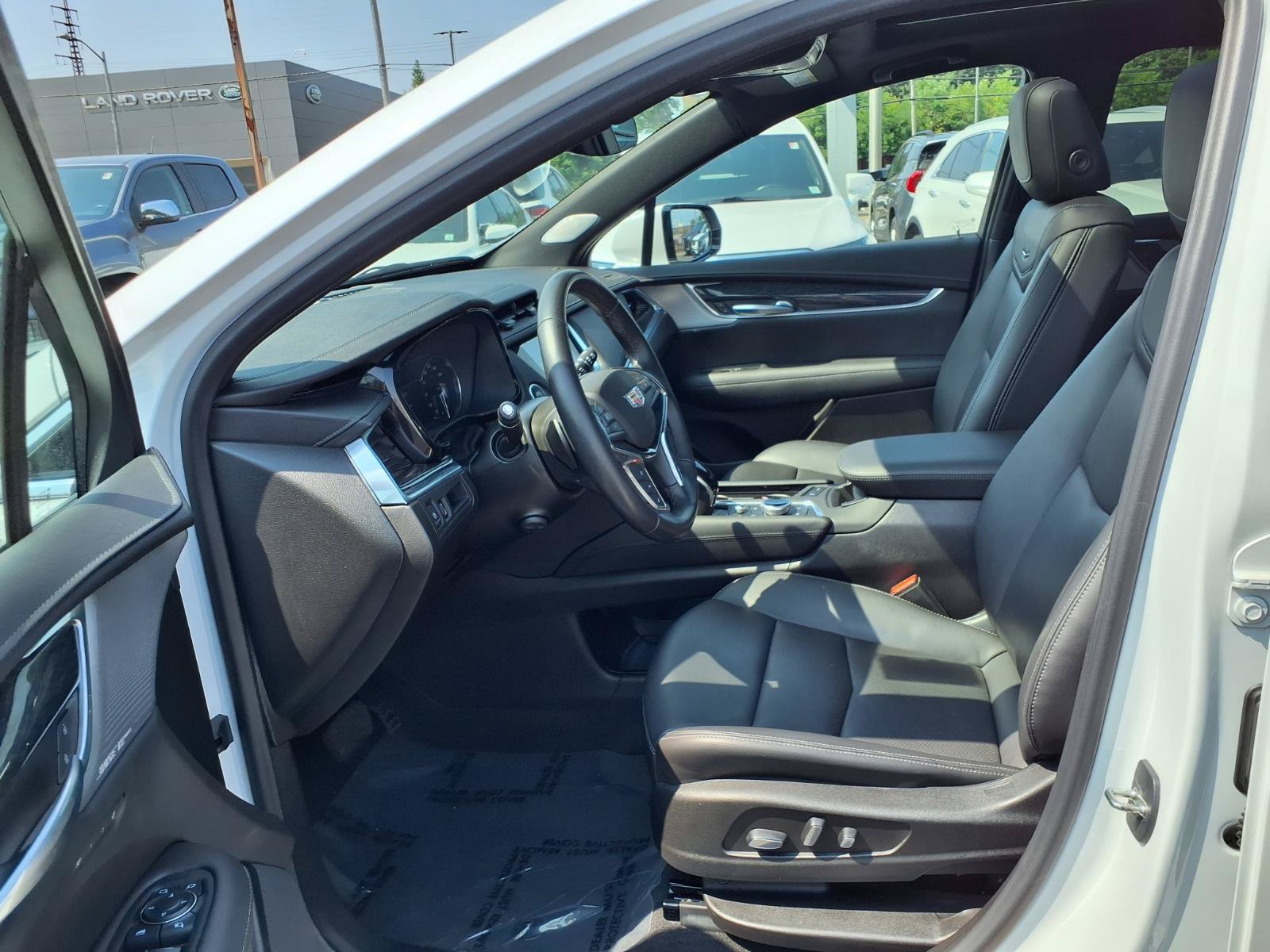 Certified 2024 Cadillac XT5 Premium Luxury w/ LPO, Floor Liner Package AWD/4WD image 19