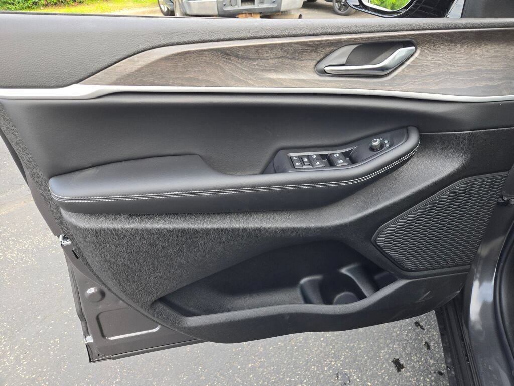 New 2026 Jeep Grand Cherokee Altitude AWD/4WD image 23