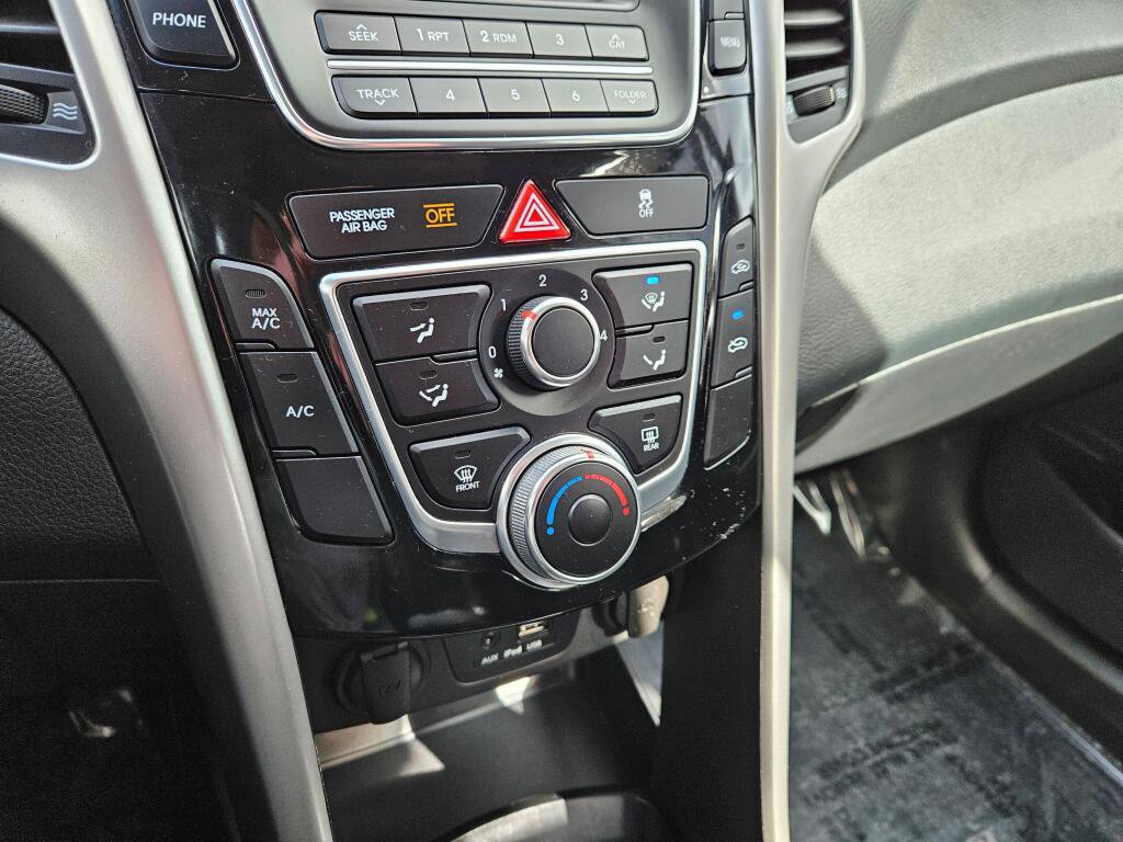 Used 2017 Hyundai Elantra GT image 21