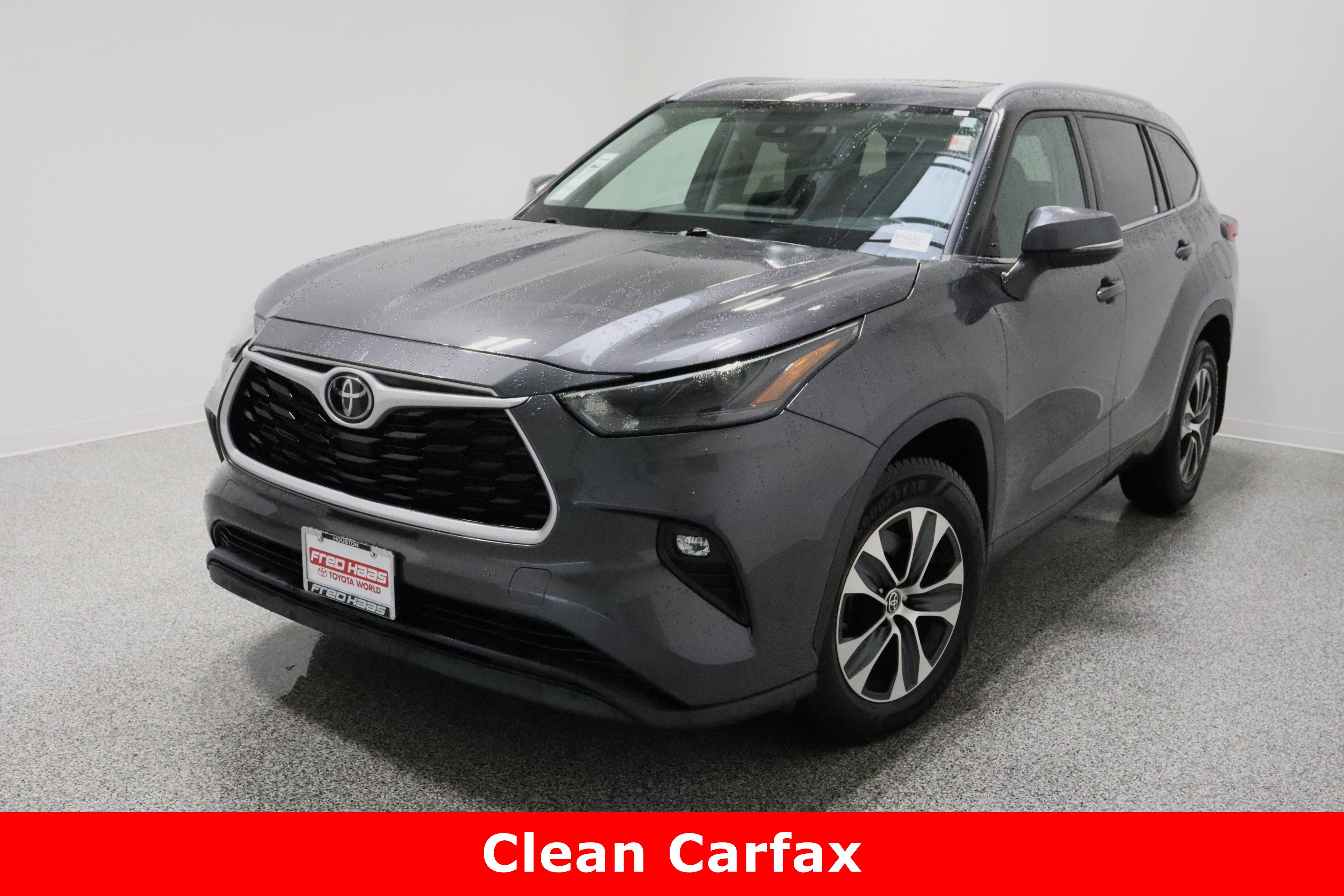 Used 2022 Toyota Highlander XLE image 2