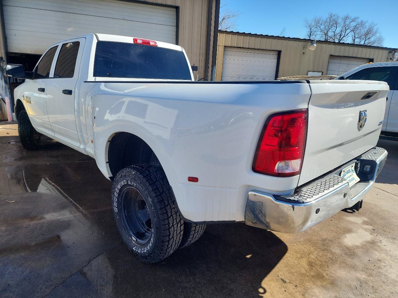 Used 2017 RAM 3500 Tradesman w/ Chrome Appearance Group AWD/4WD image 4