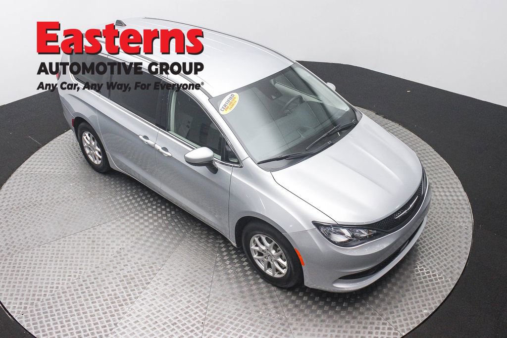 Used 2023 Chrysler Voyager LX FWD image 3