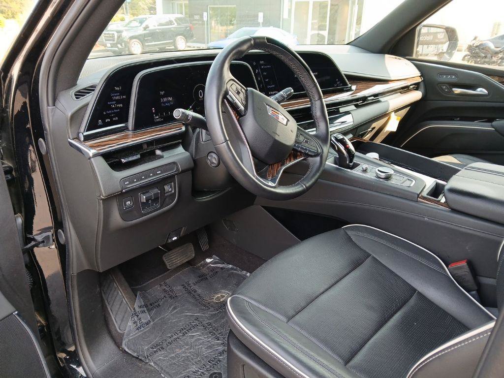 Certified 2024 Cadillac Escalade Premium Luxury w/ Performance Package AWD/4WD image 13