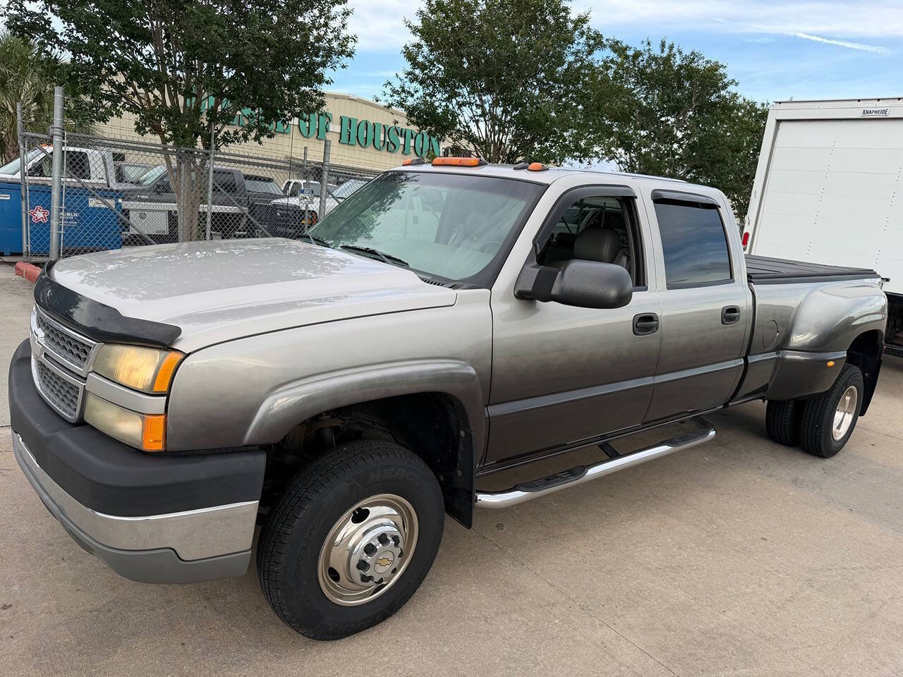 Used 2005 Chevrolet Silverado 3500 LT w/ Heavy-Duty Power Package AWD/4WD image 1