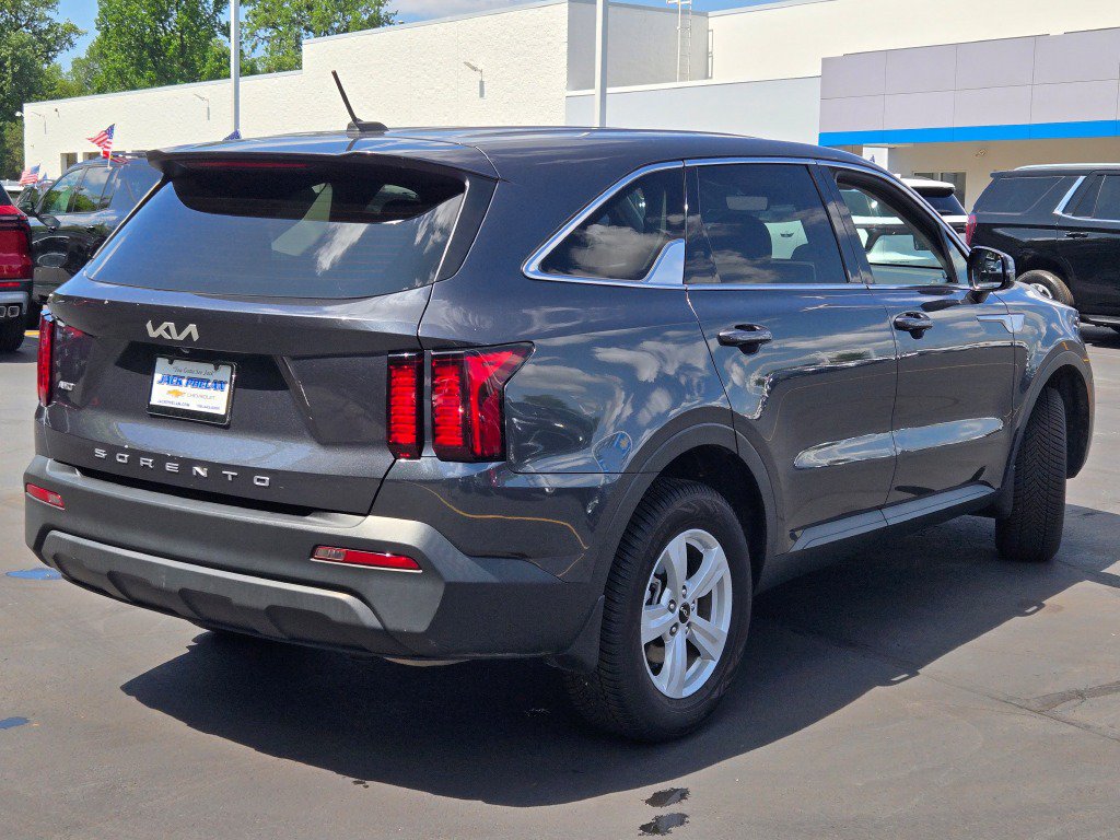 Used 2022 Kia Sorento LX AWD/4WD image 11