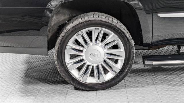 Used 2017 Cadillac Escalade ESV Platinum AWD/4WD image 29