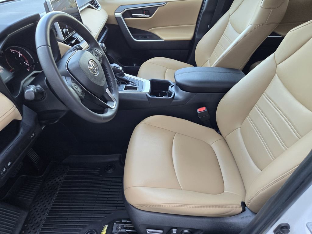 Used 2023 Toyota RAV4 XLE Premium FWD image 7