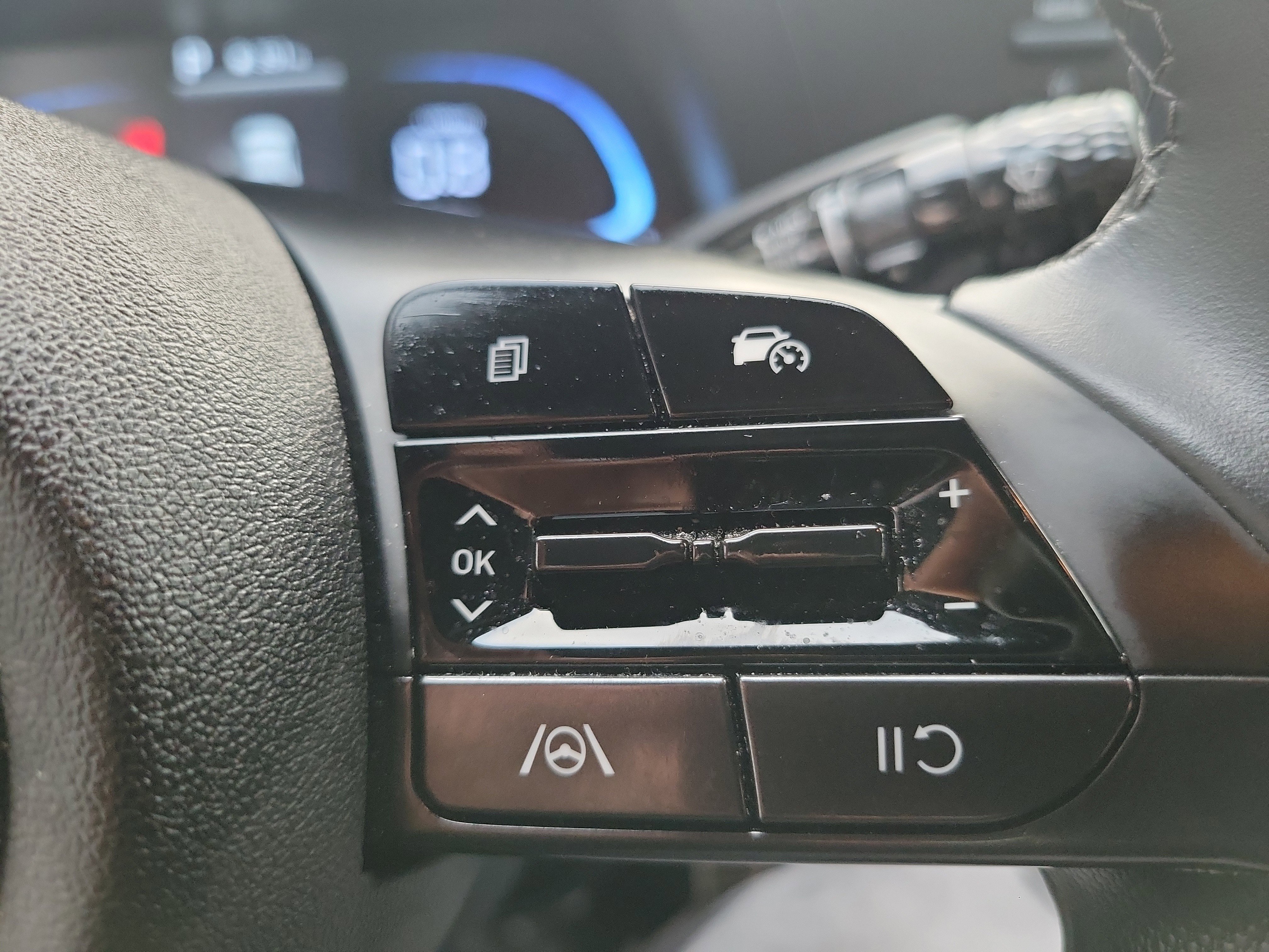 Certified 2025 Hyundai Elantra Sport image 8