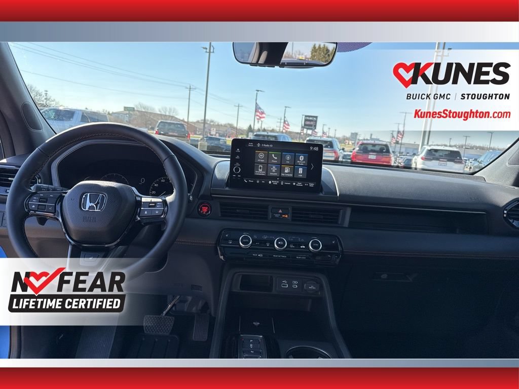 Used 2025 Honda Pilot TrailSport image 43