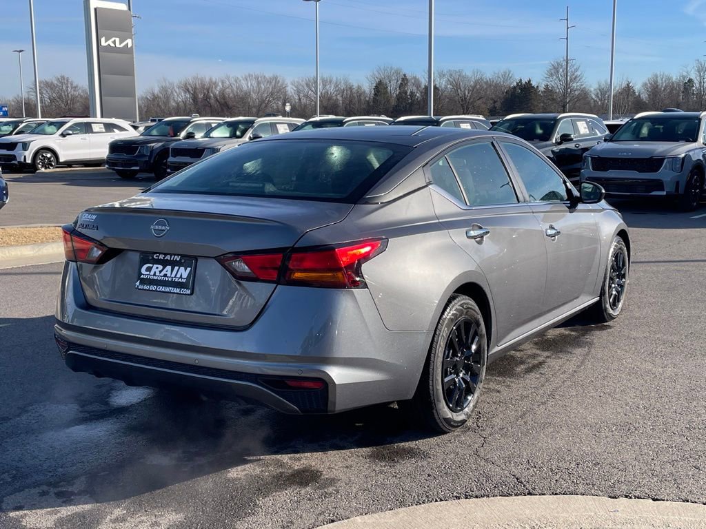 Used 2024 Nissan Altima 2.5 S image 7