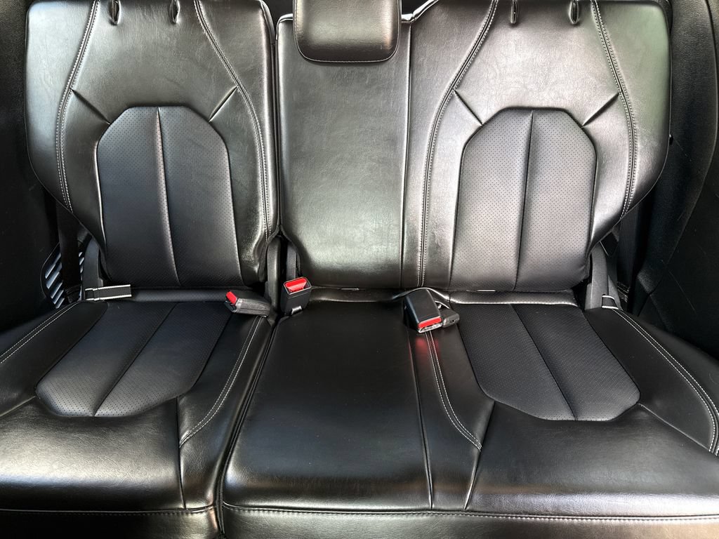 Used 2024 Chrysler Pacifica Limited FWD image 18