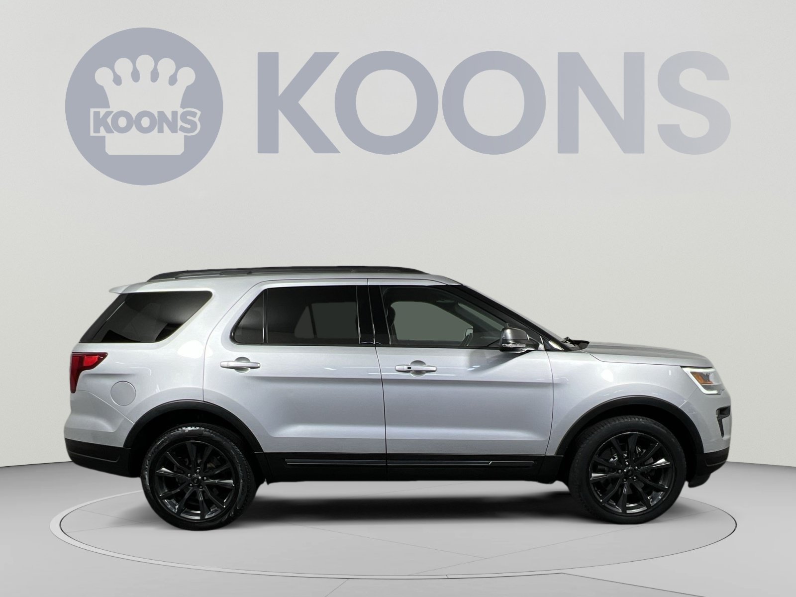 Used 2018 Ford Explorer XLT w/ Equipment Group 202A AWD/4WD image 12
