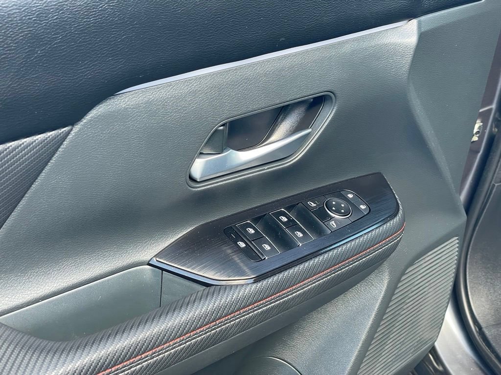 Certified 2025 Nissan Kicks SR AWD/4WD image 13