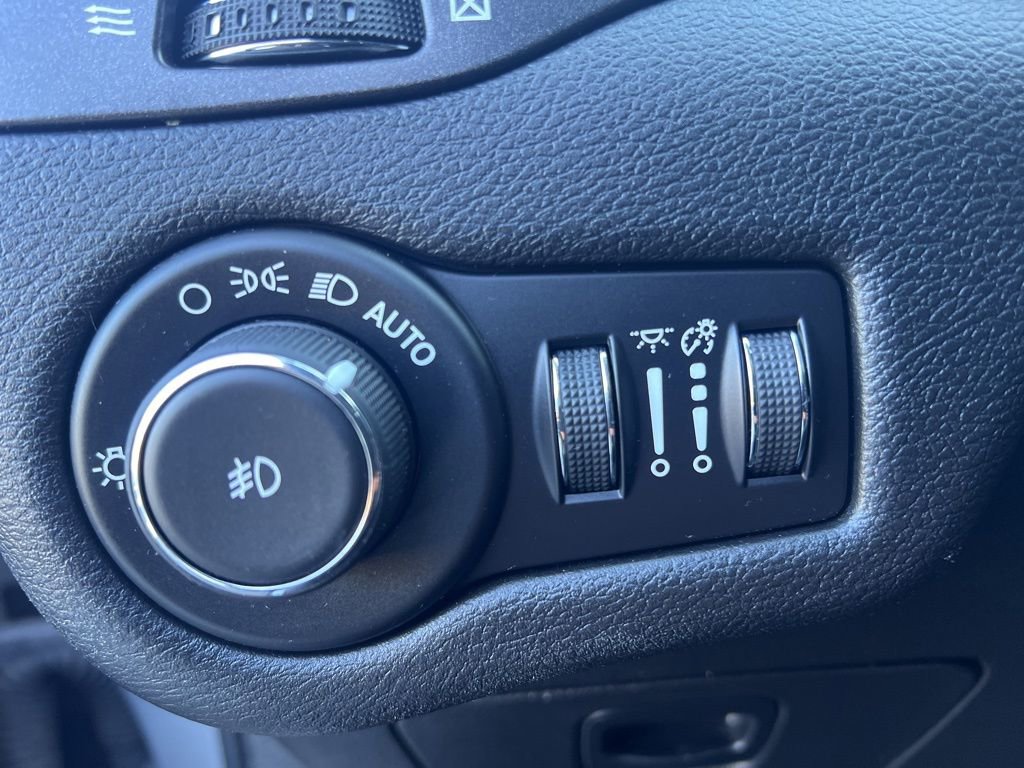 Used 2019 Jeep Cherokee Trailhawk image 11