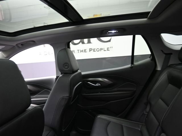 Used 2023 GMC Terrain SLT w/ Tech Package image 23