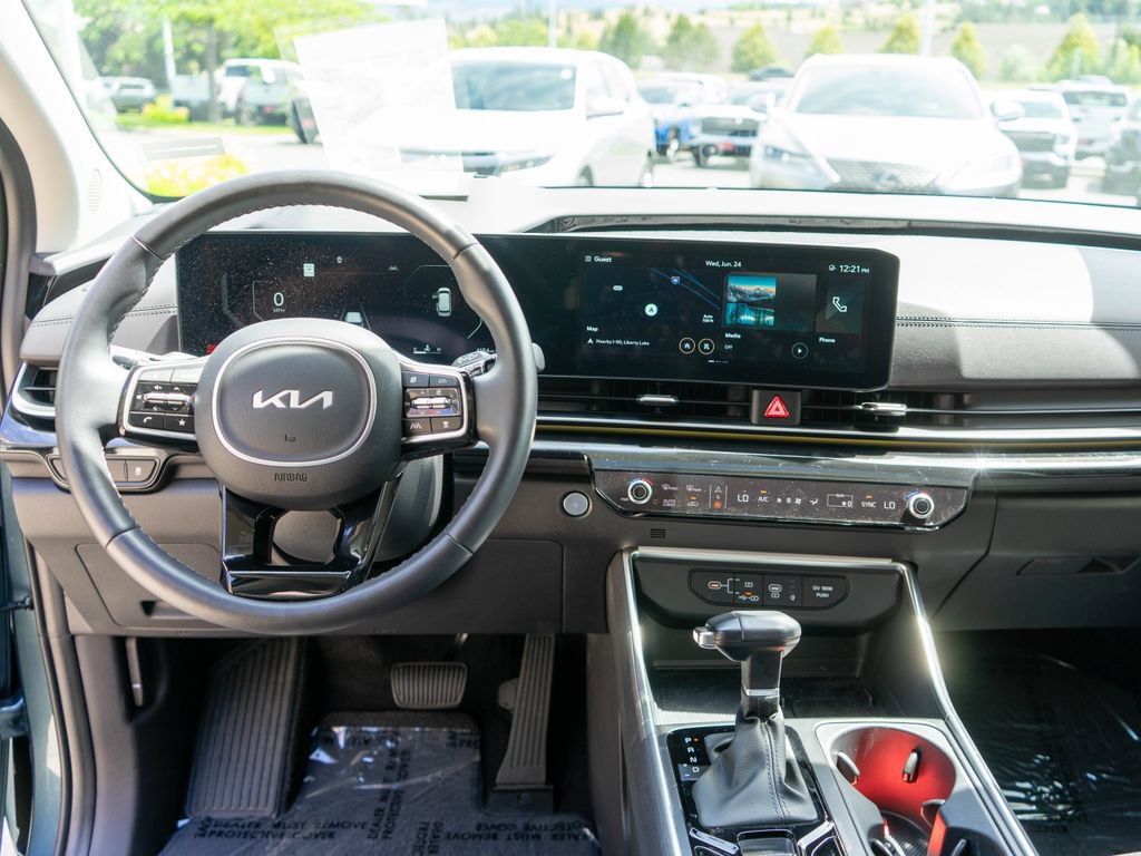 Certified 2025 Kia Carnival SX Prestige FWD image 18