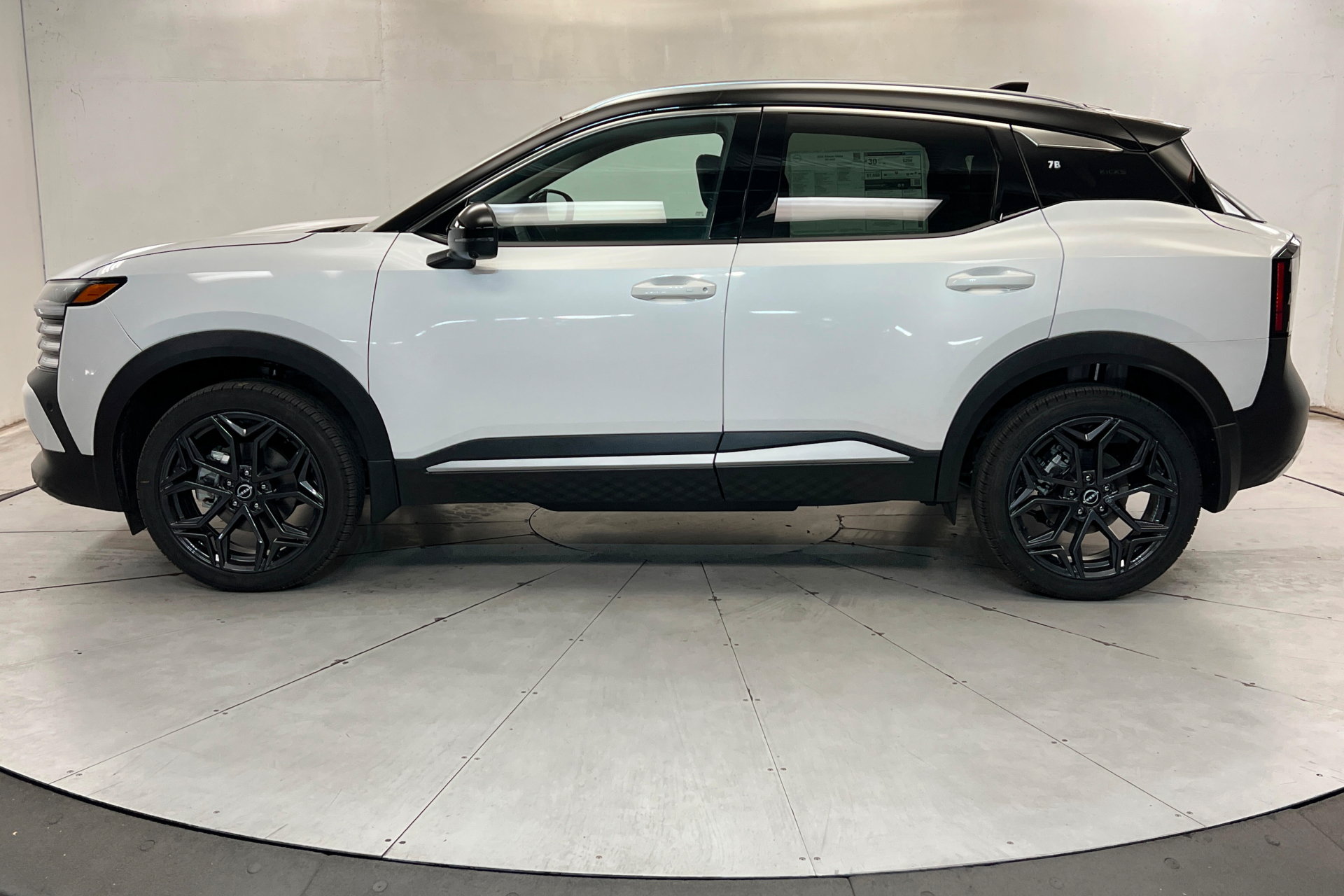 New 2026 Nissan Kicks SR w/ SR Premium Package AWD/4WD image 2