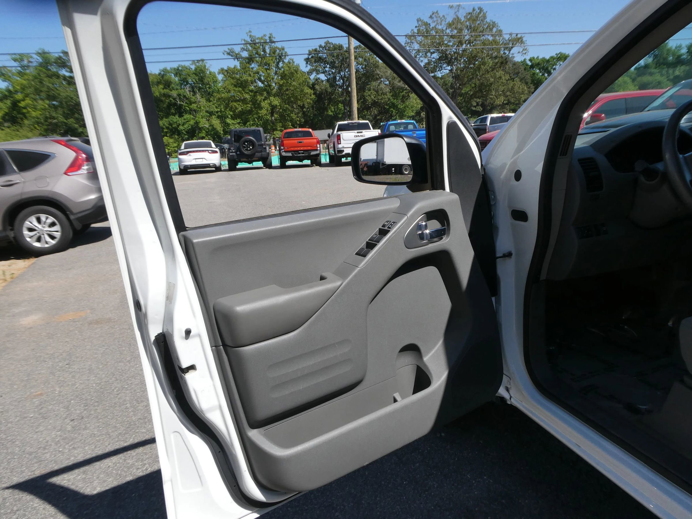 Used 2018 Nissan Frontier SV RWD image 10