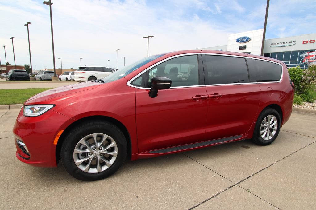 Used 2026 Chrysler Pacifica Select AWD/4WD image 18