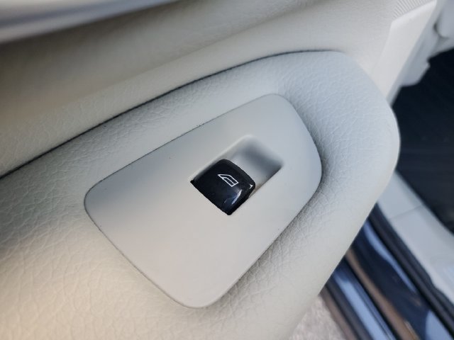 Used 2021 Volvo XC90 T5 Momentum w/ Climate Package FWD image 16