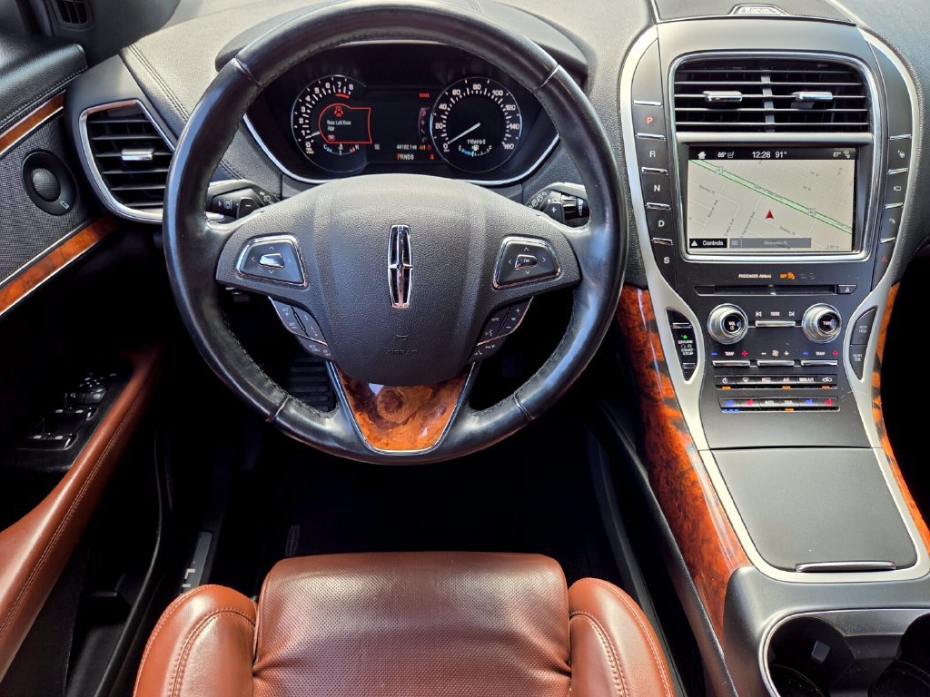 Used 2018 Lincoln MKX Reserve w/ Driver Assistance Package FWD image 16