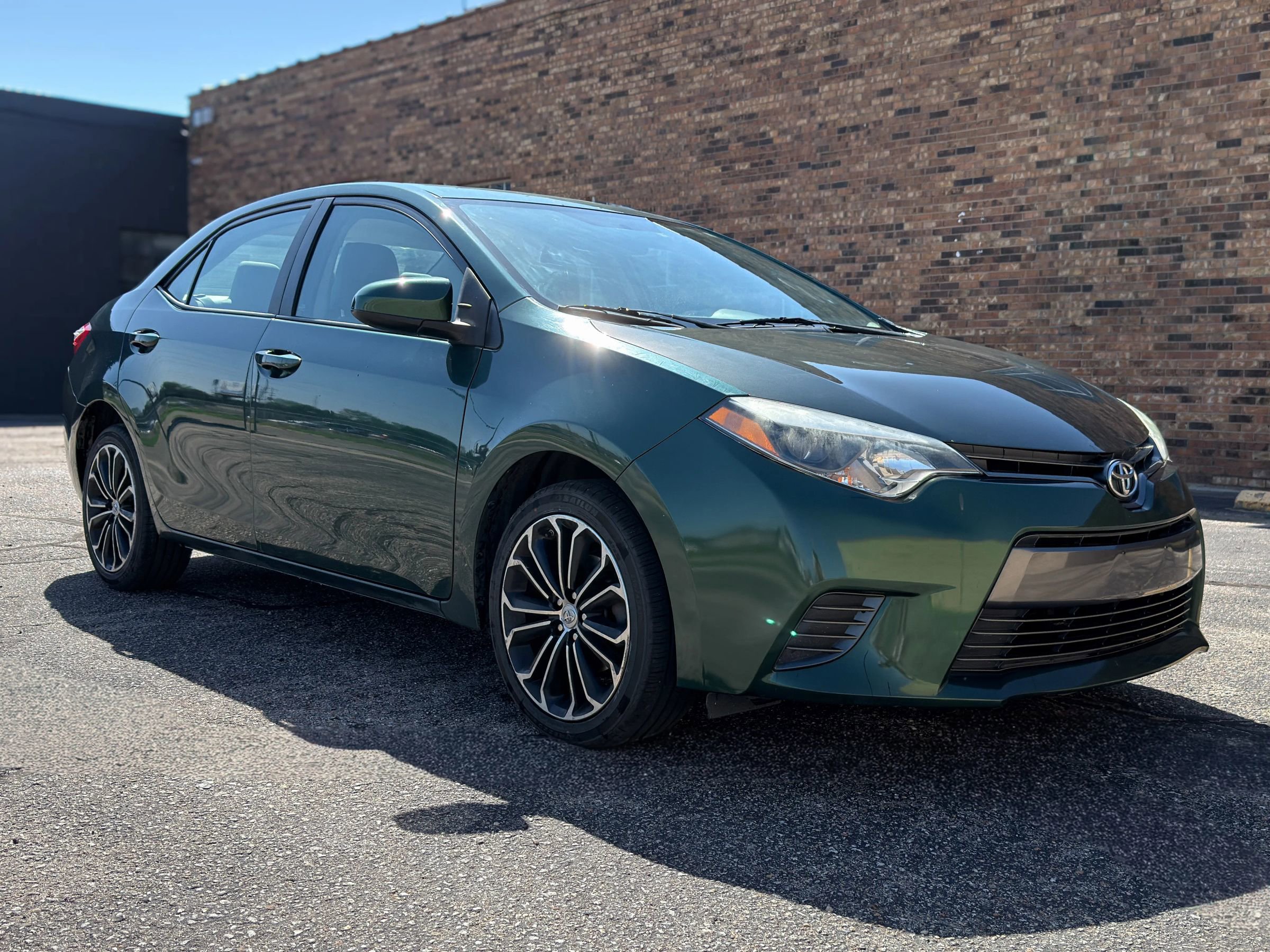Used 2016 Toyota Corolla LE FWD image 1