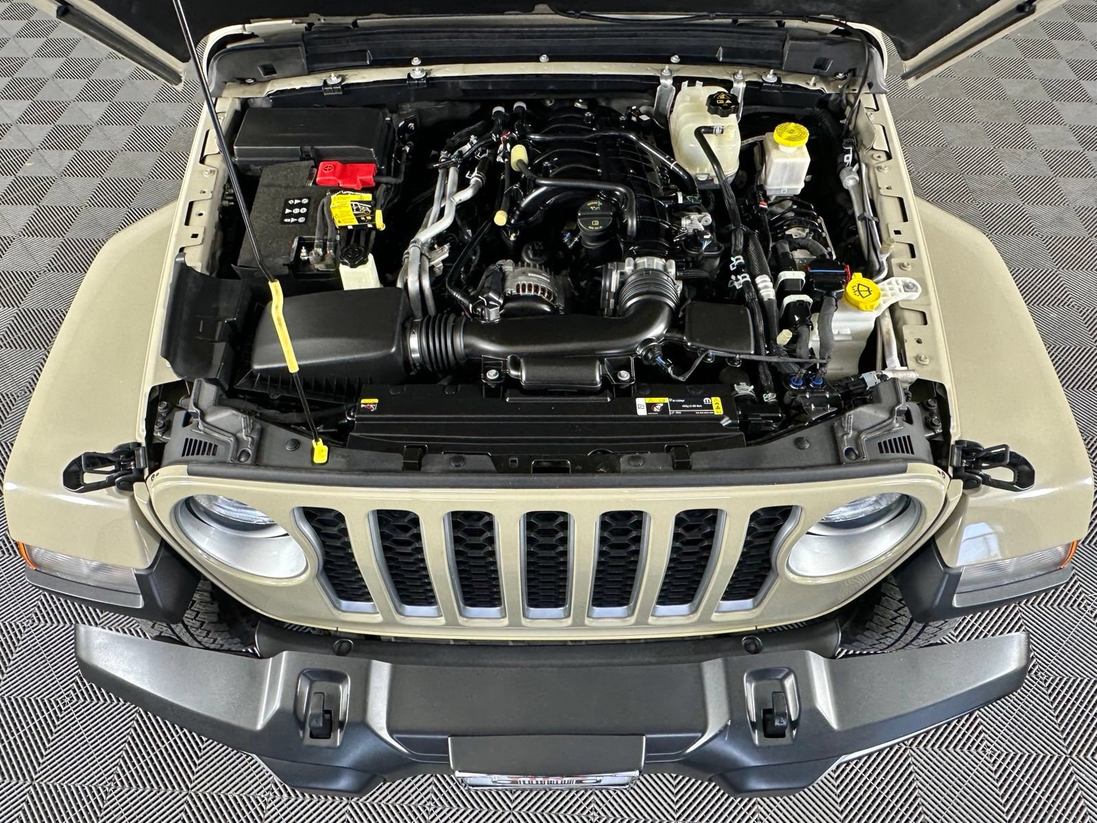 Used 2022 Jeep Gladiator Overland w/ Popular Equipment Package AWD/4WD image 21