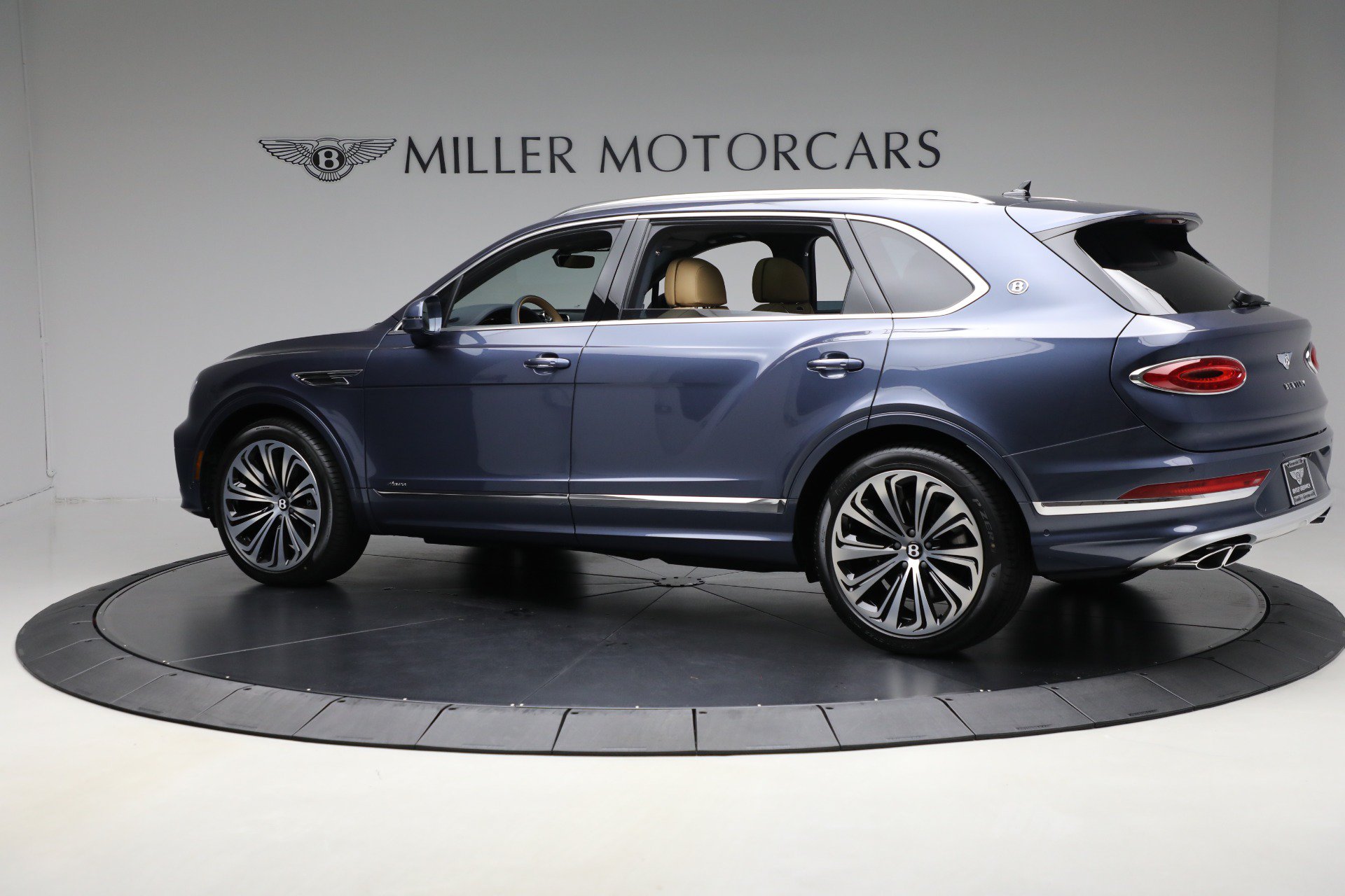 Certified 2025 Bentley Bentayga Extended Wheelbase AWD/4WD image 4