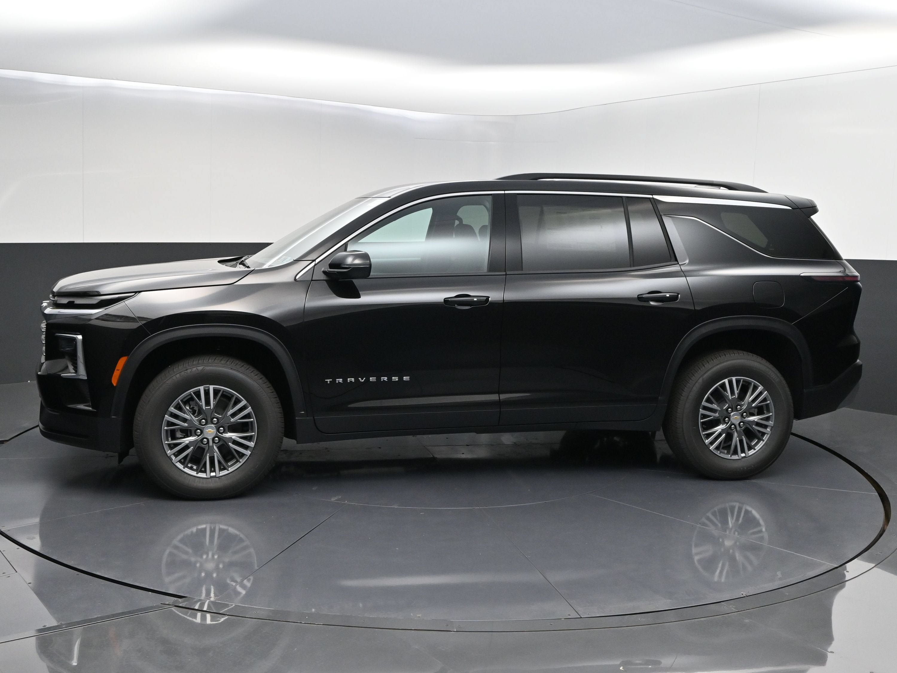 New 2027 Chevrolet Traverse LT FWD image 5
