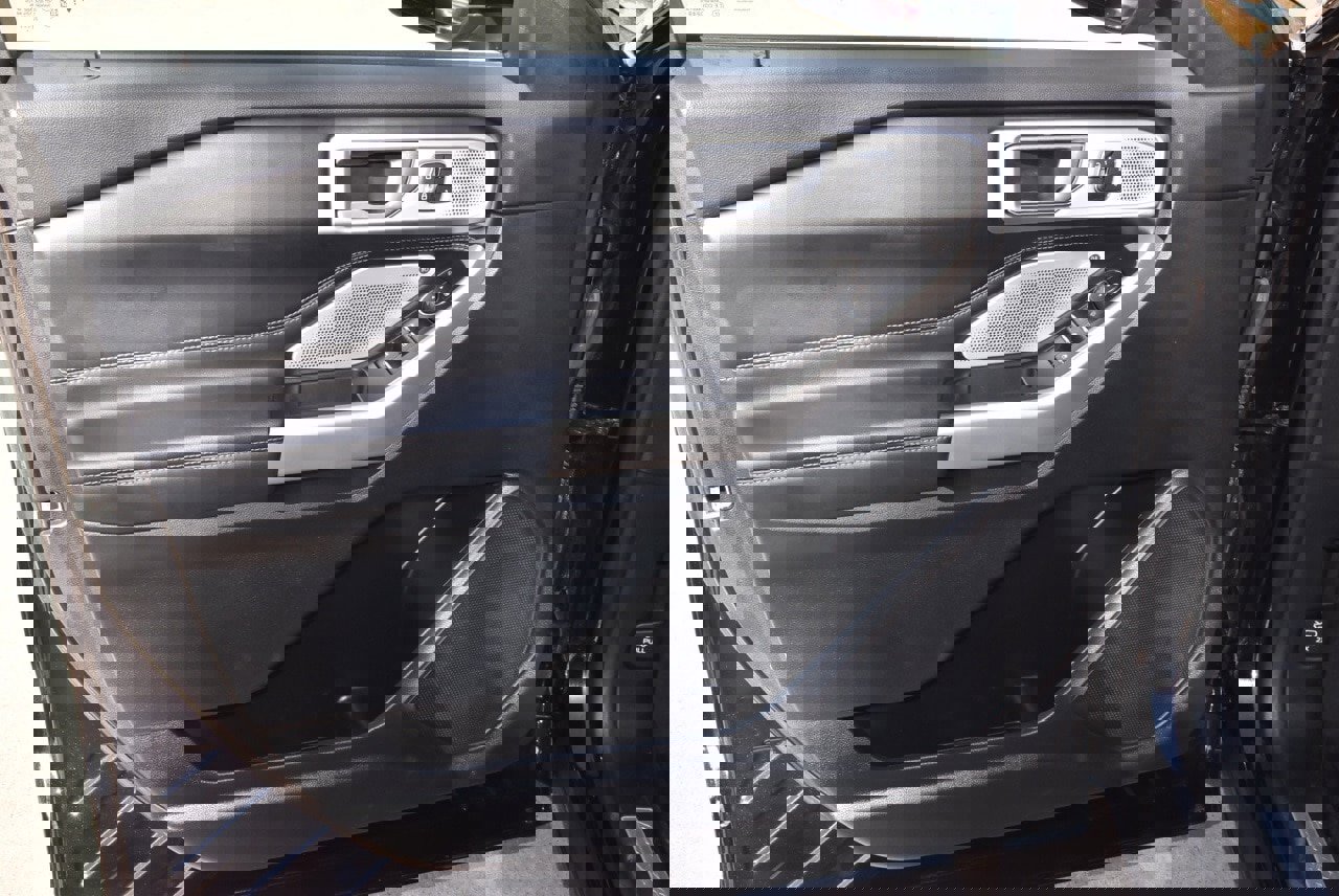 Used 2022 Ford Explorer Limited w/ Limited Technology Package image 37