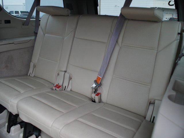 Used 2021 Cadillac Escalade ESV Premium Luxury Platinum image 17