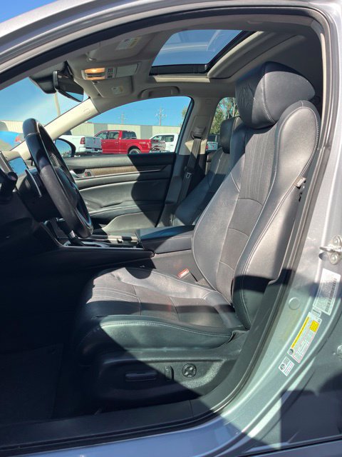 Used 2018 Honda Accord Touring image 32