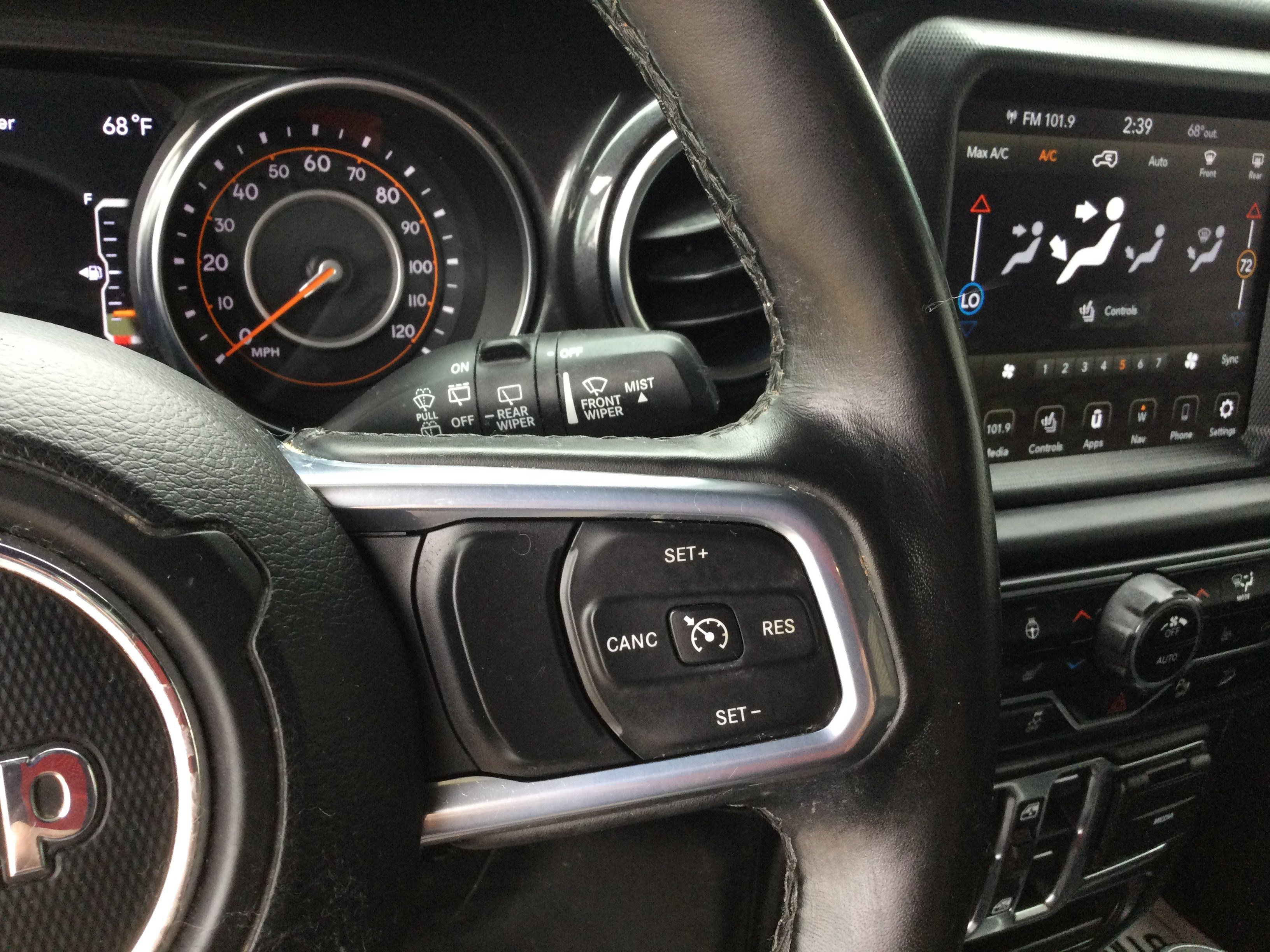 Used 2020 Jeep Wrangler Unlimited Sahara image 16