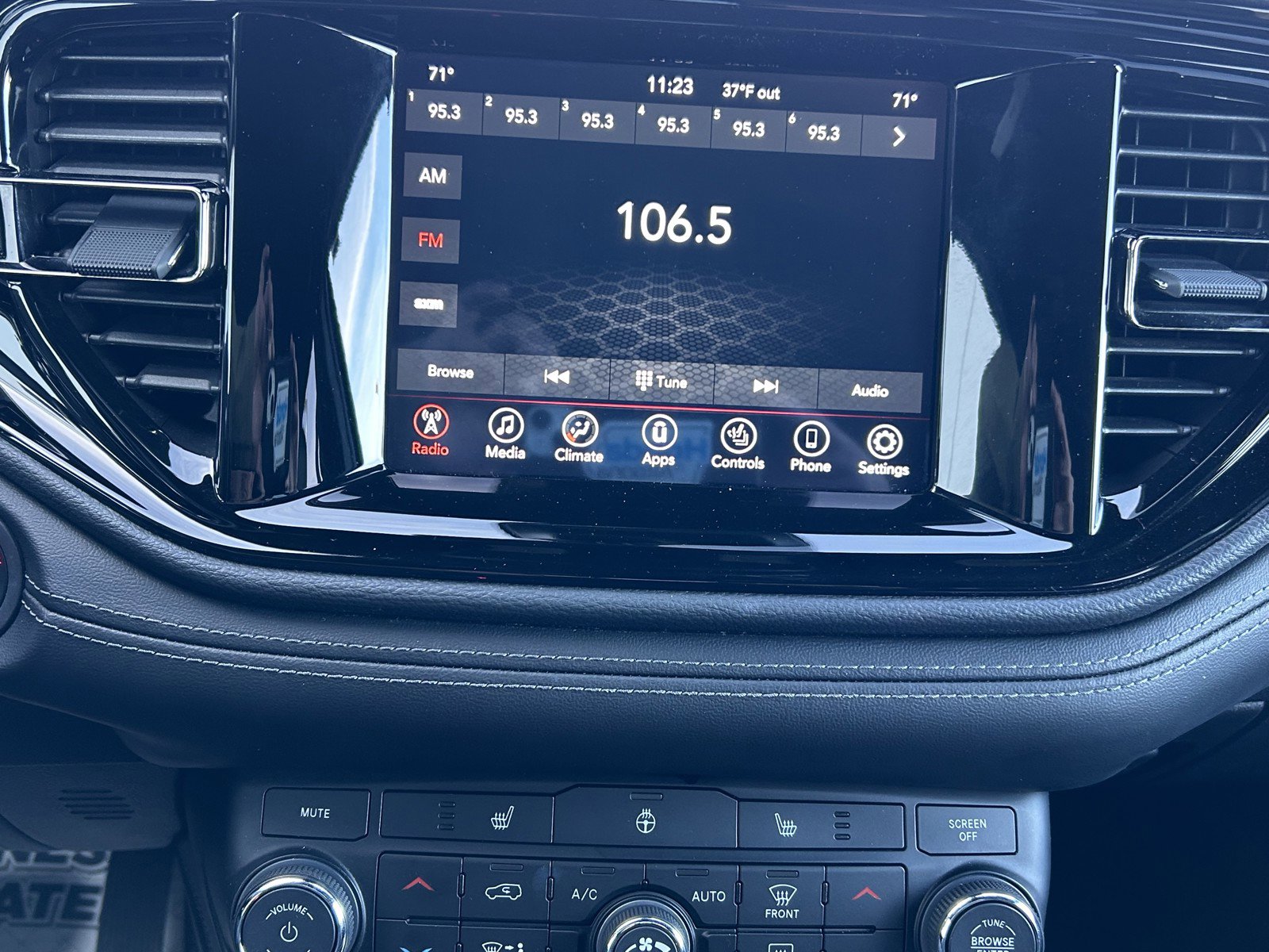 Used 2022 Dodge Durango GT image 28