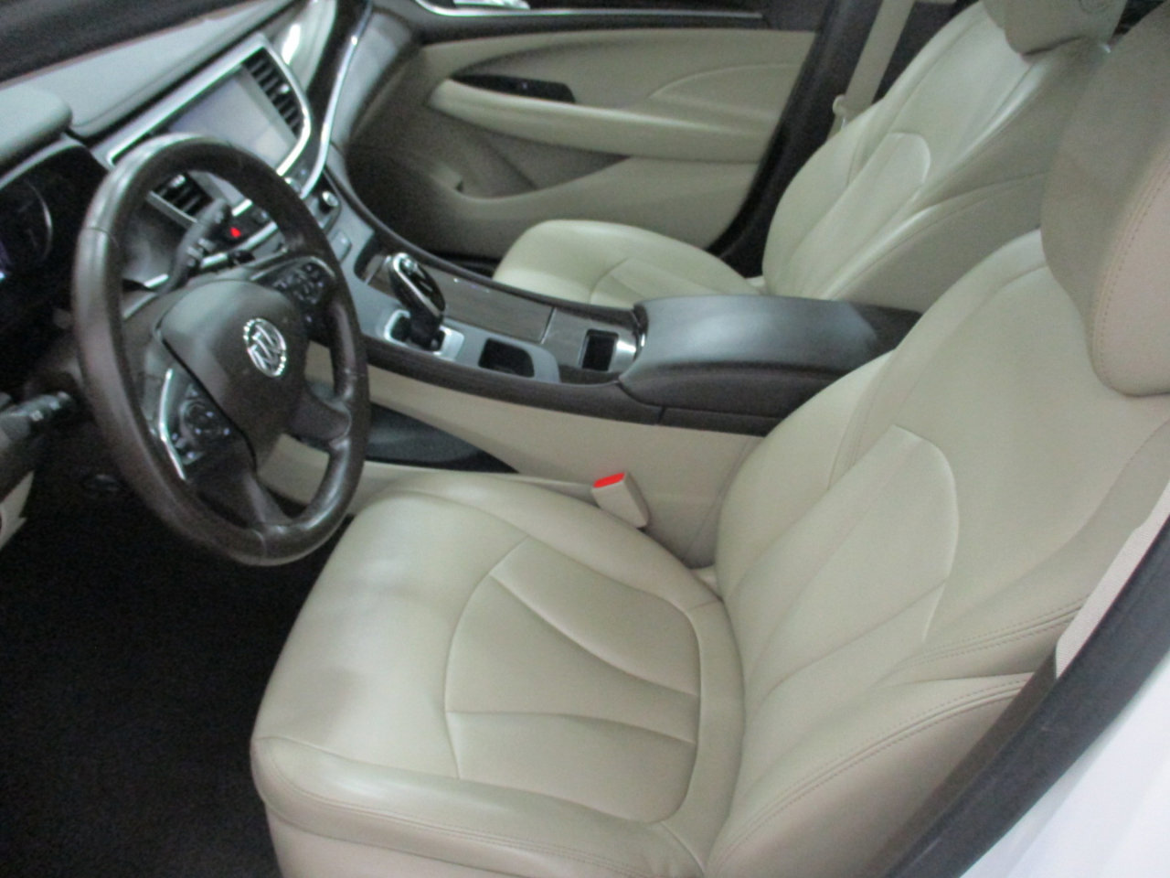 Used 2017 Buick LaCrosse Preferred image 9