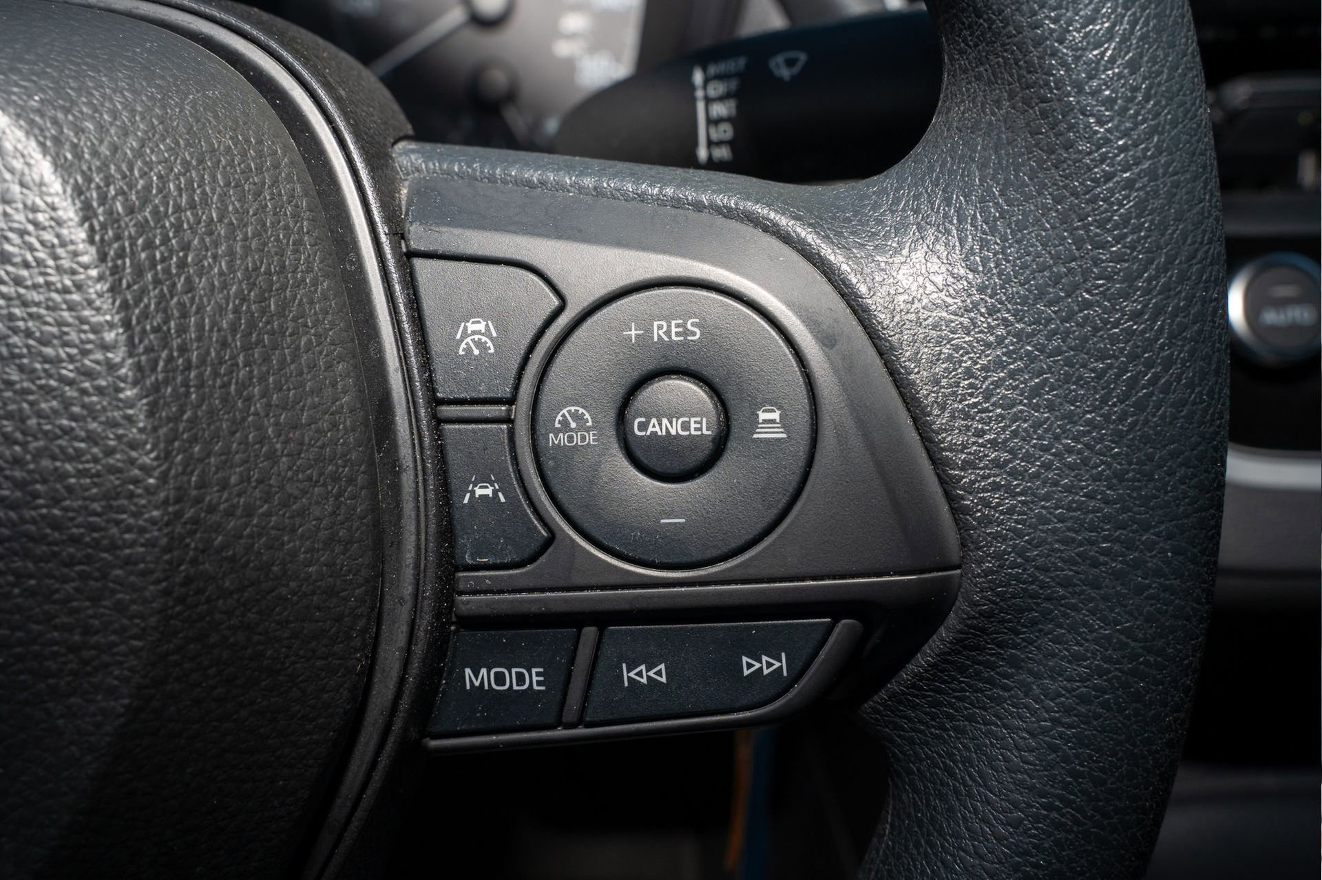 Used 2025 Toyota Corolla LE FWD image 30