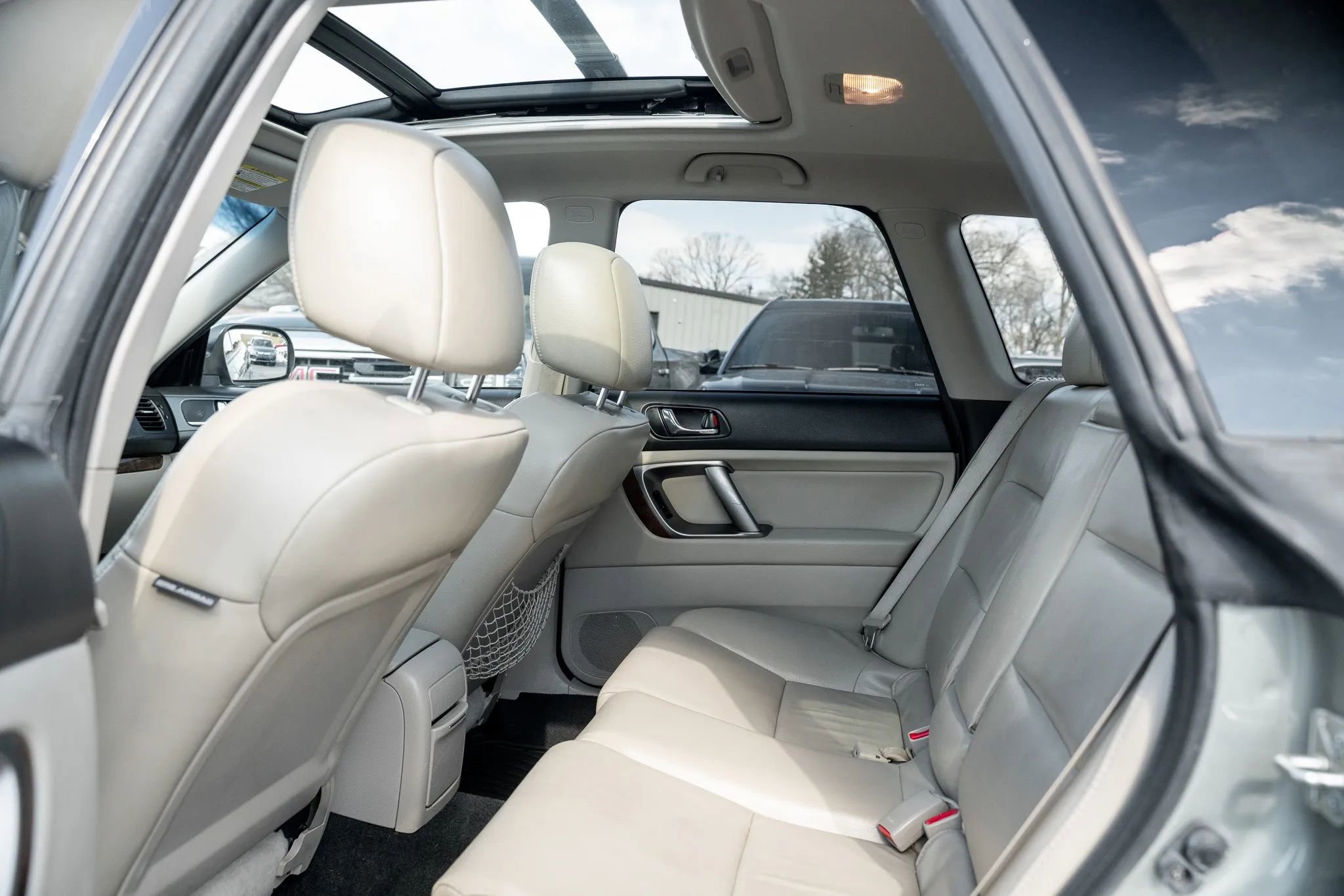 Used 2009 Subaru Outback 3.0R Limited image 8