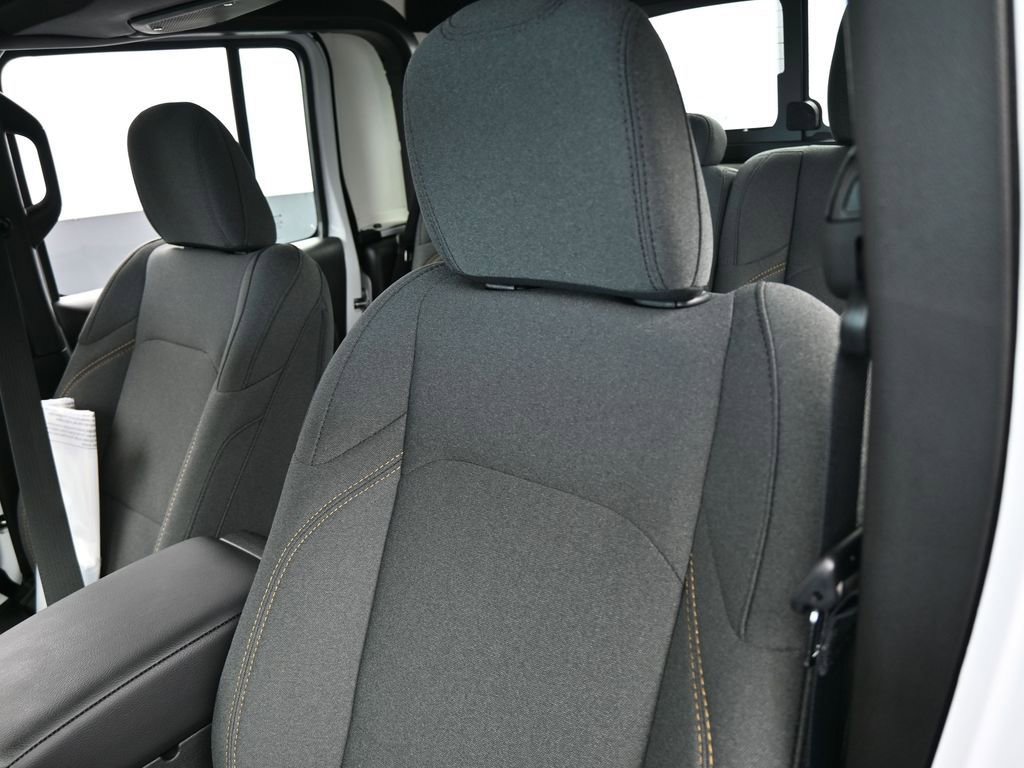 Used 2025 Jeep Gladiator Sport image 14