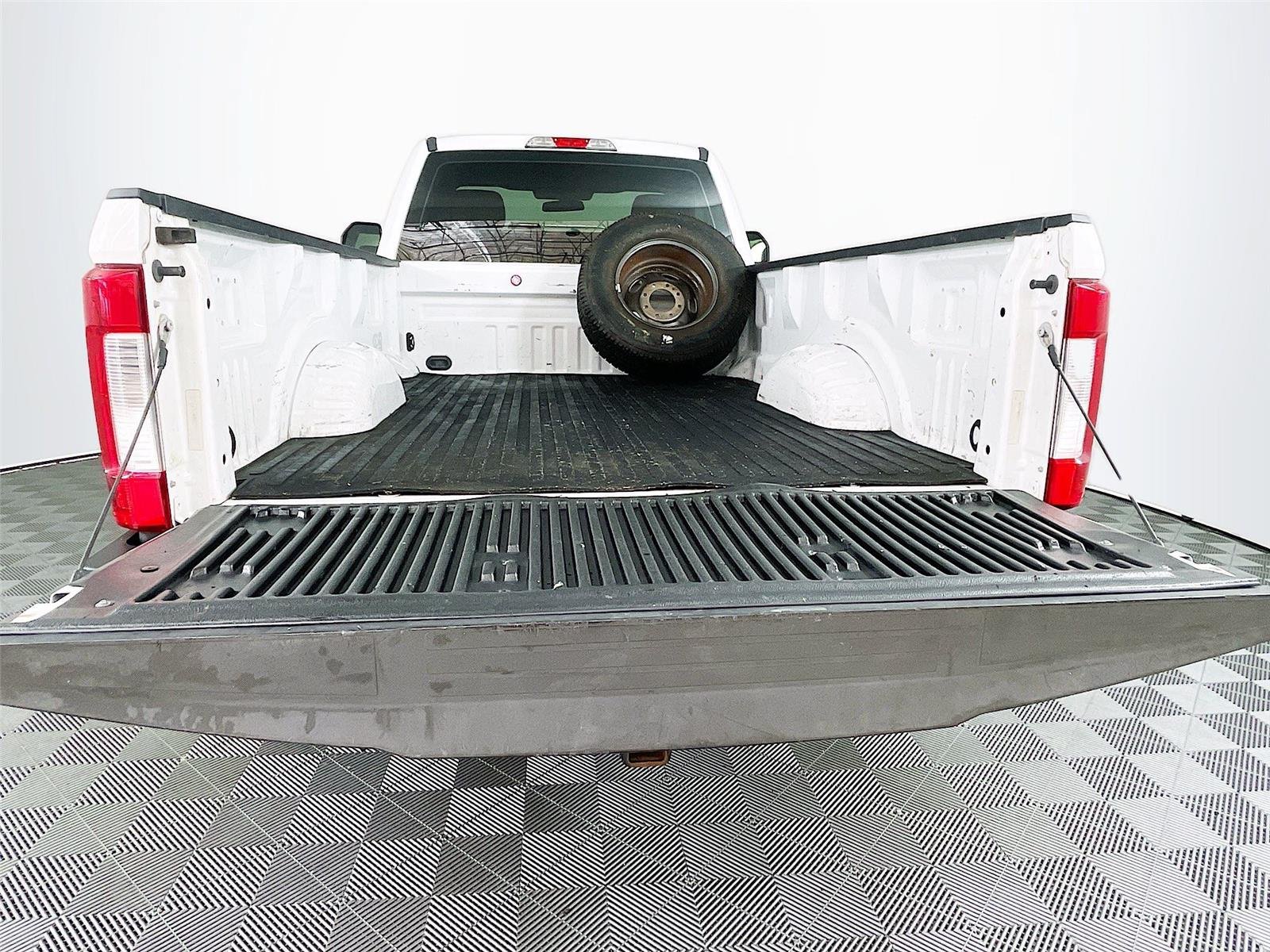Used 2018 Ford F250 XL w/ Power Equipment Group AWD/4WD image 25