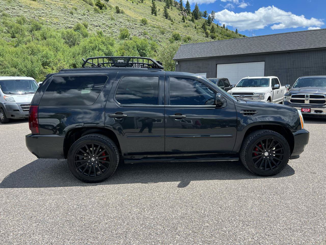 Used 2011 Cadillac Escalade Luxury AWD/4WD image 6