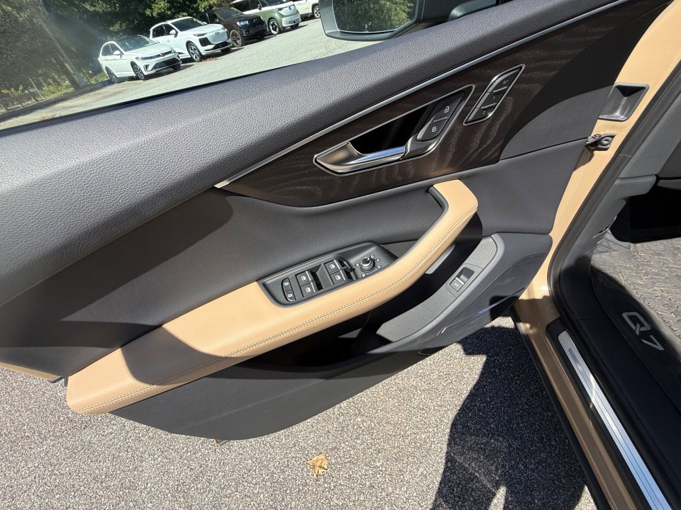 Used 2025 Audi Q7 2.0T Premium Plus w/ Premium Plus Package image 32