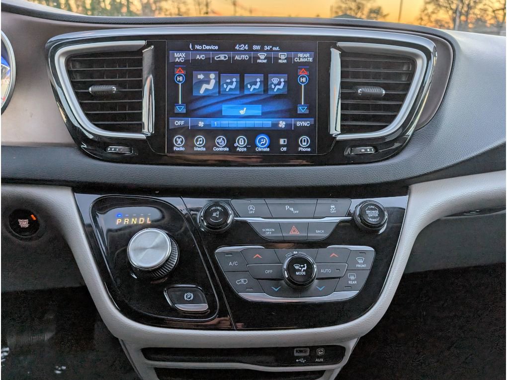 Used 2017 Chrysler Pacifica Touring-L image 27