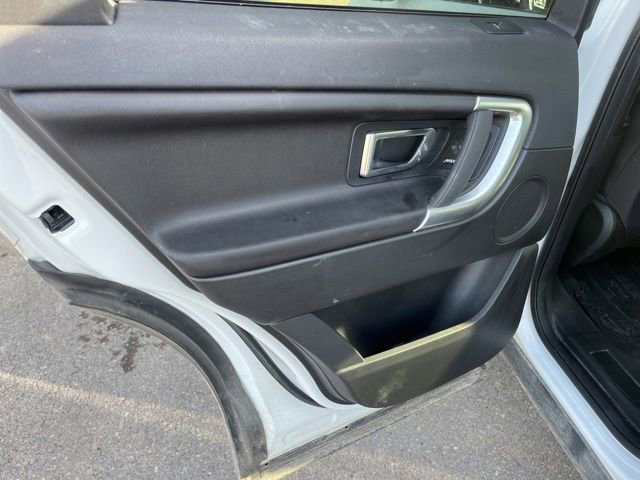 Used 2018 Land Rover Discovery Sport SE image 18