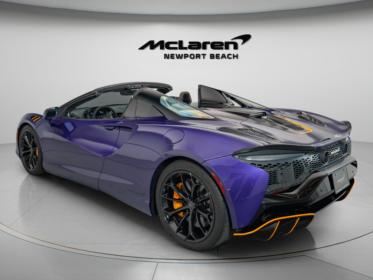 Used 2025 McLaren Artura Spider RWD image 5