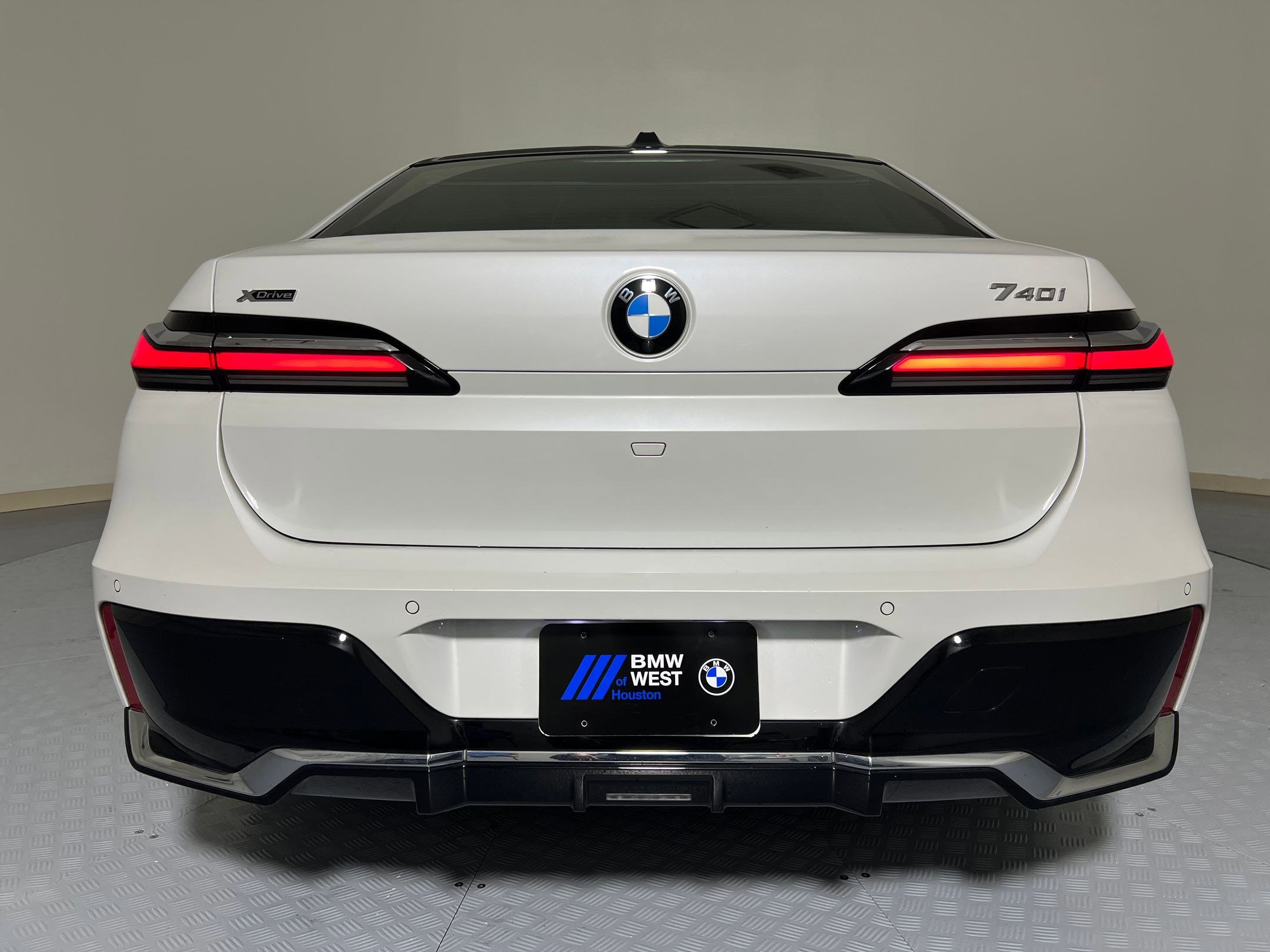 Used 2024 BMW 740i xDrive image 10