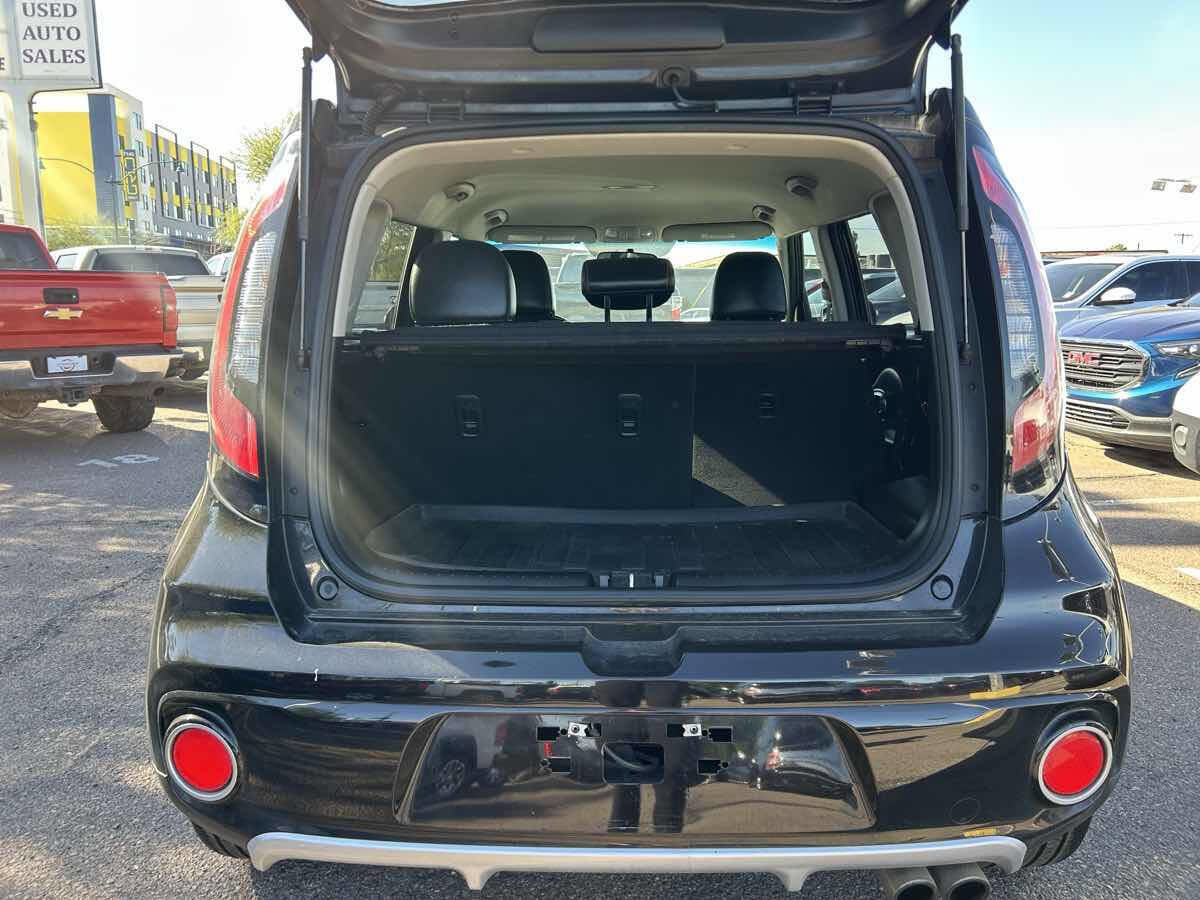 Used 2017 Kia Soul ! FWD image 6